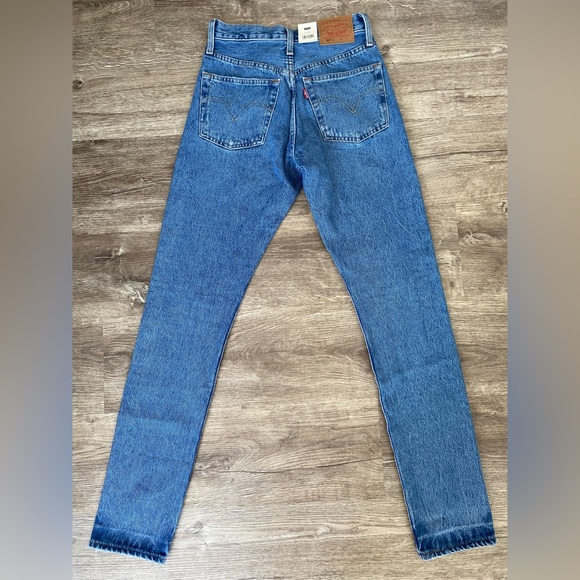 MSRP $108 NWT 24x32 Super Cute High Rise Levi’s “501 Skinny” Jeans in We Talk - Picture 7 of 13
